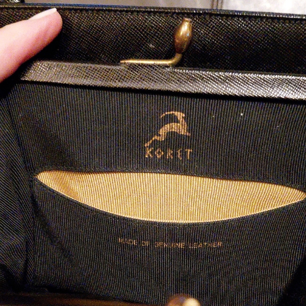 SUMMER SALE Koret Vintage Black and Gold Shoulder Bag - Picture 5 of 9